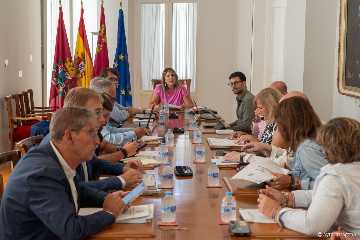 La Junta de Gobierno aprueba la licitaci�n de 23 puestos y el aparcamiento del Mercado de Santa Florentina